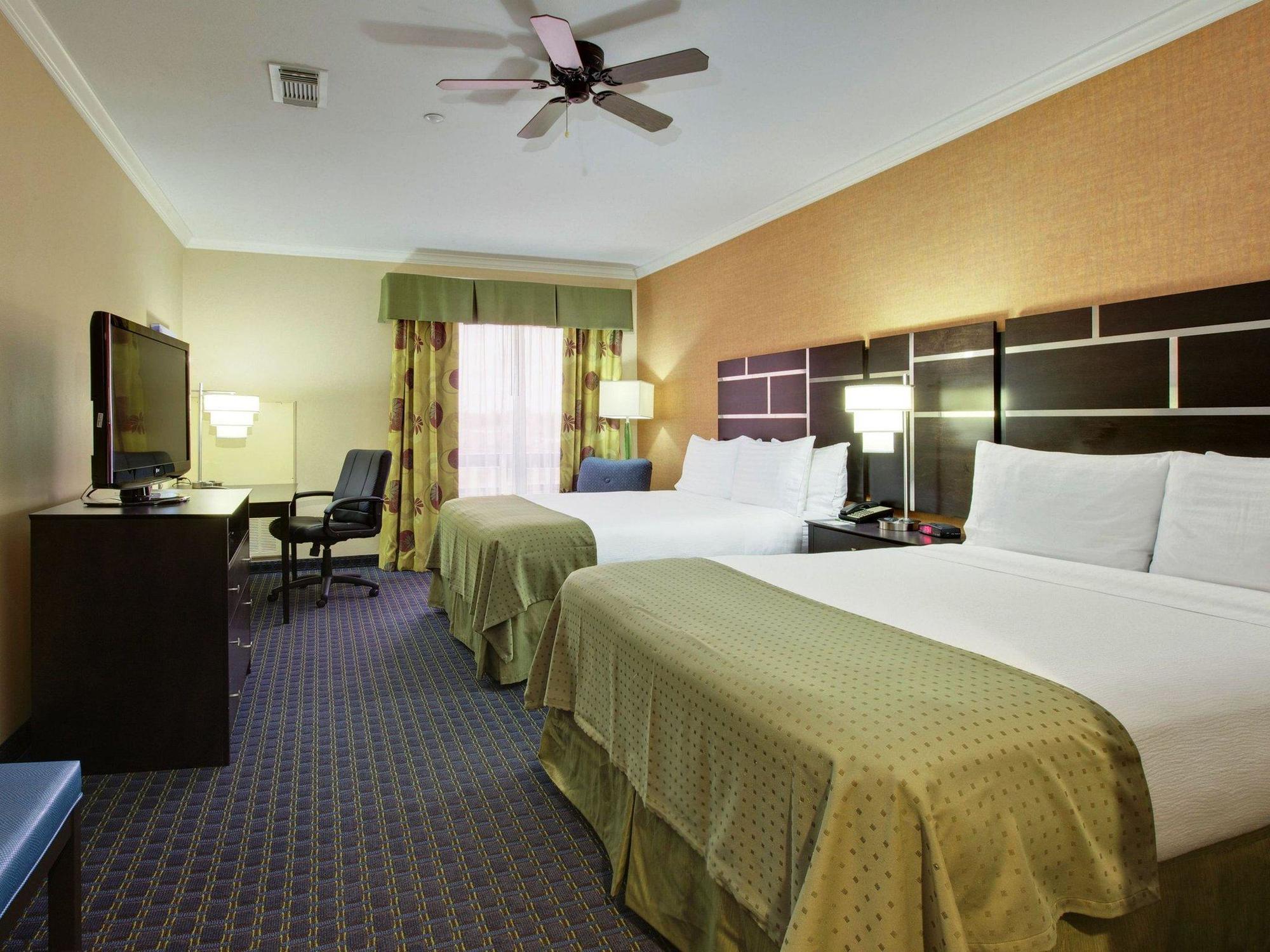 האמבל Holiday Inn Houston Ne-Bush Airport Area, An Ihg Hotel מראה חיצוני תמונה