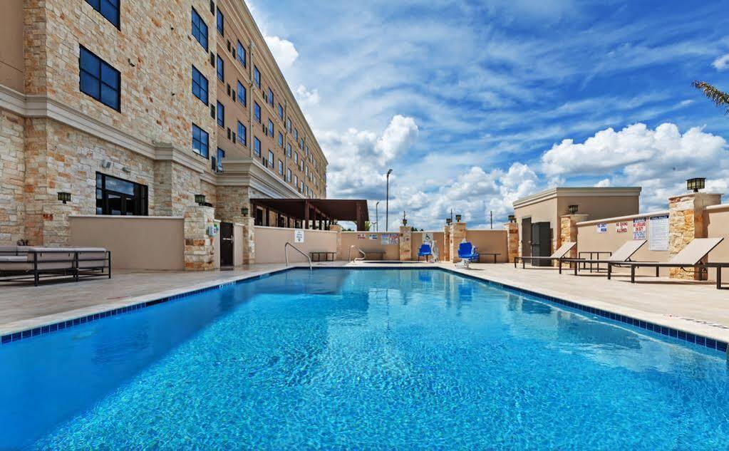 האמבל Holiday Inn Houston Ne-Bush Airport Area, An Ihg Hotel מראה חיצוני תמונה